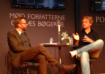 På scenen til Bogforum 2013. Interviewes af Kim Skotte om Øjesten.